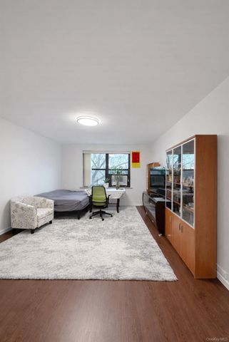 21306 75 Avenue 4P, Bayside, NY 11364