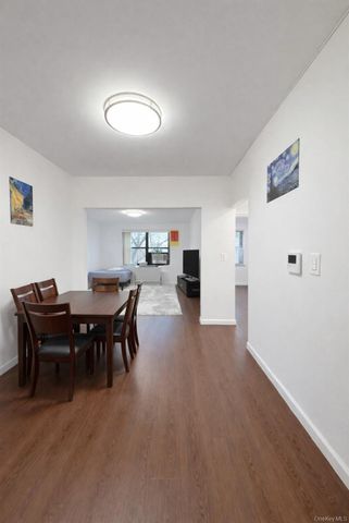 21306 75 Avenue 4P, Bayside, NY 11364