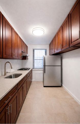 21306 75 Avenue 4P, Bayside, NY 11364