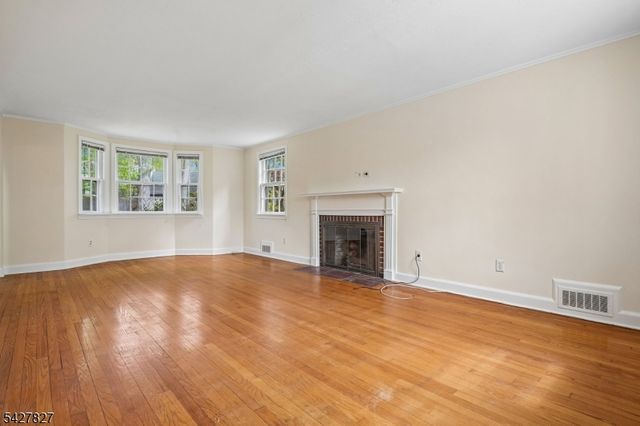 636 Rahway Ave, Westfield Town, NJ 07090