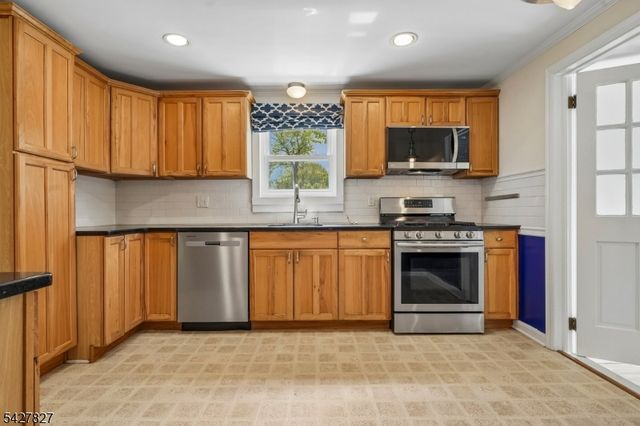 636 Rahway Ave, Westfield Town, NJ 07090