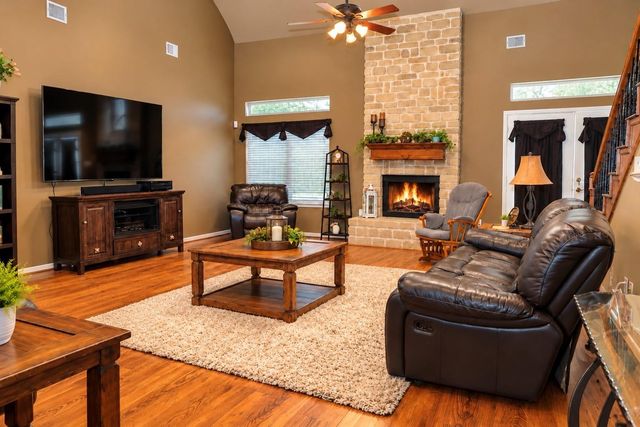 307 Standing Oaks Lane, Sealy, TX 77474