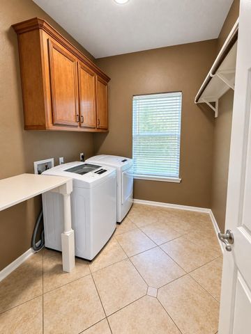 307 Standing Oaks Lane, Sealy, TX 77474