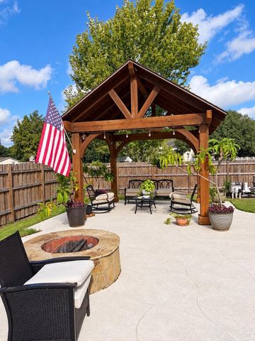 307 Standing Oaks Lane, Sealy, TX 77474