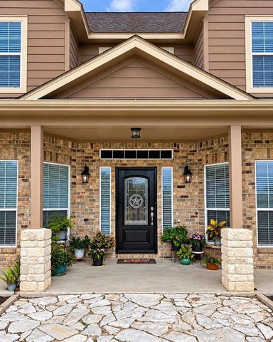 307 Standing Oaks Lane, Sealy, TX 77474