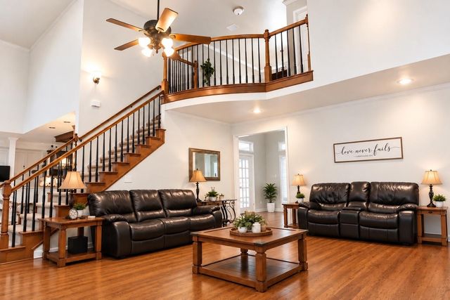 307 Standing Oaks Lane, Sealy, TX 77474