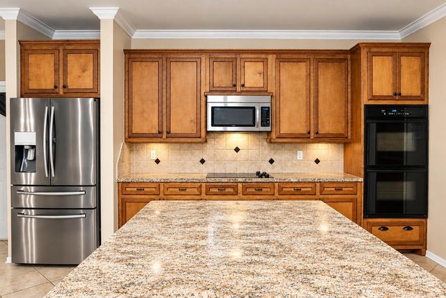 307 Standing Oaks Lane, Sealy, TX 77474