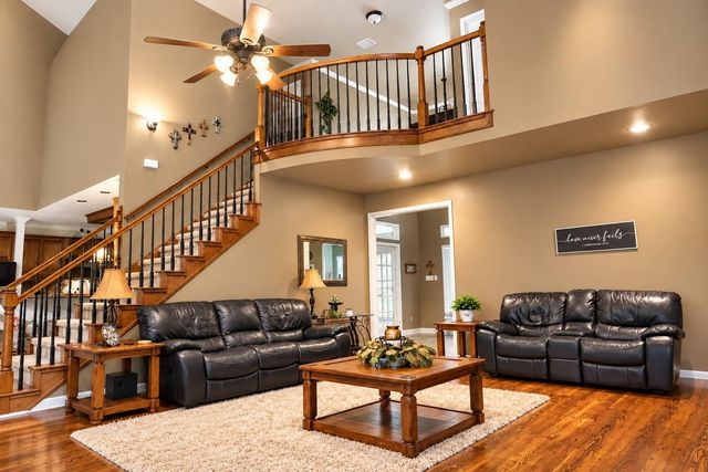 307 Standing Oaks Lane, Sealy, TX 77474