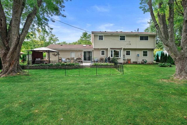 5400 S 121st STREET, Hales Corners, WI 53130