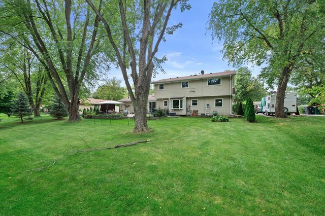 5400 S 121st STREET, Hales Corners, WI 53130