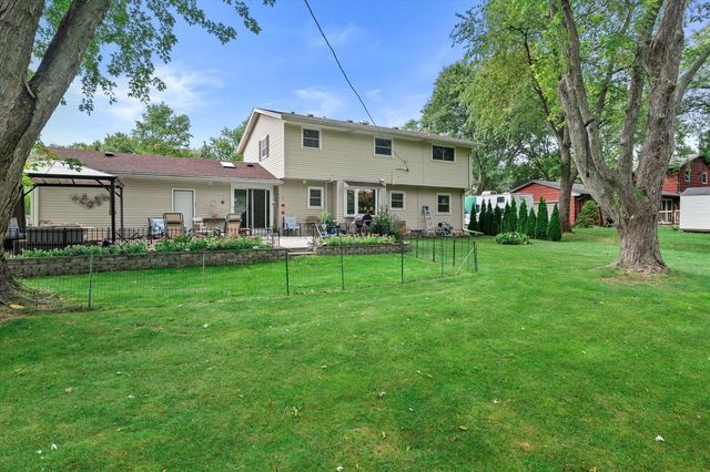 5400 S 121st STREET, Hales Corners, WI 53130