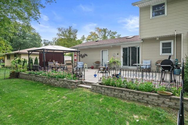 5400 S 121st STREET, Hales Corners, WI 53130