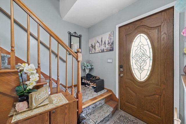 5400 S 121st STREET, Hales Corners, WI 53130
