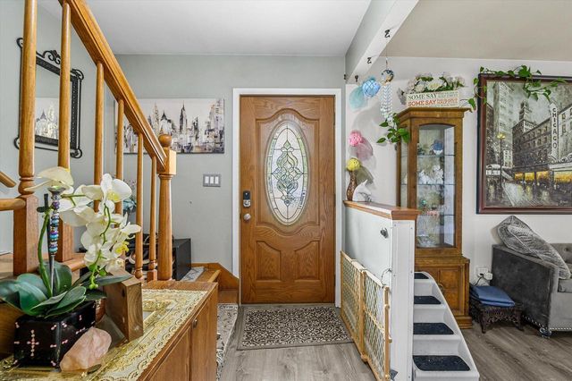 5400 S 121st STREET, Hales Corners, WI 53130