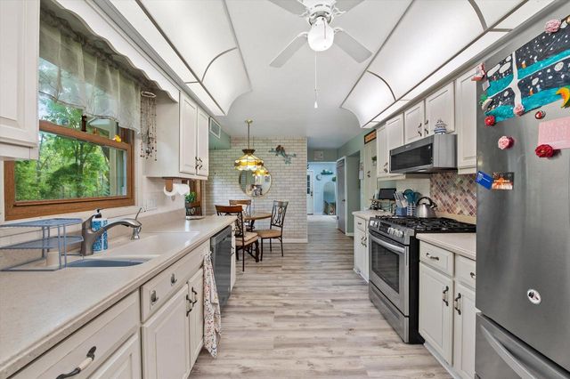 5400 S 121st STREET, Hales Corners, WI 53130
