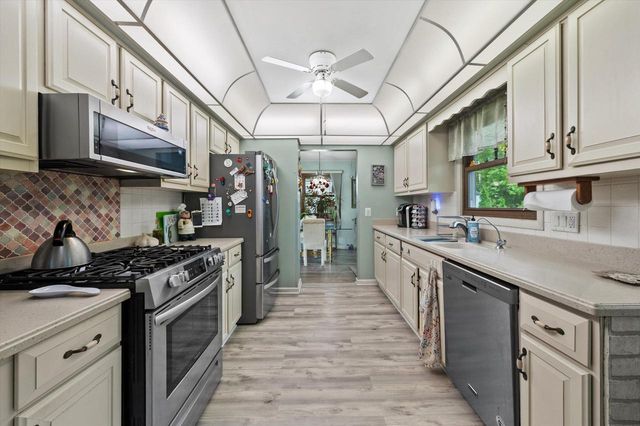 5400 S 121st STREET, Hales Corners, WI 53130