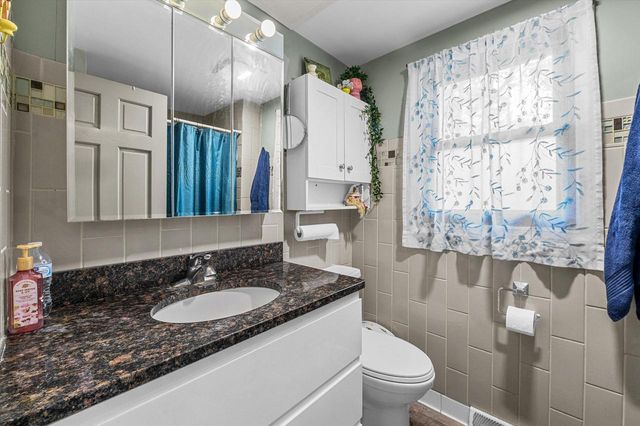 5400 S 121st STREET, Hales Corners, WI 53130