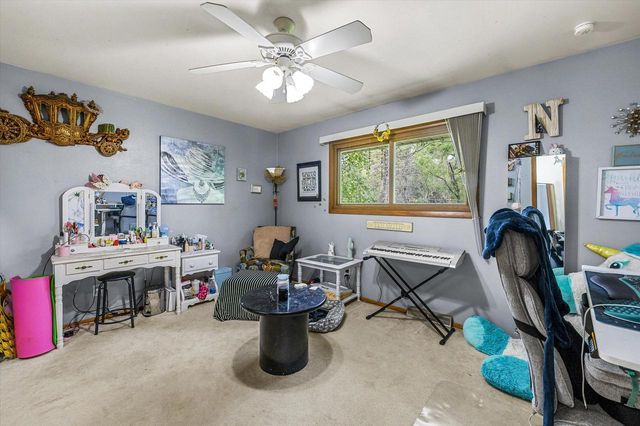 5400 S 121st STREET, Hales Corners, WI 53130