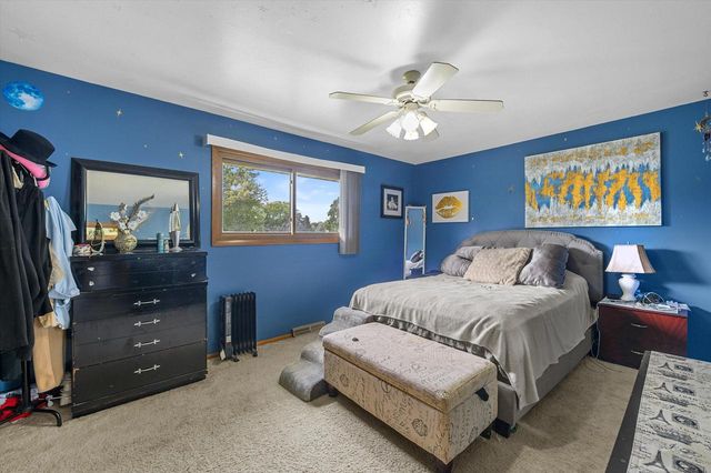 5400 S 121st STREET, Hales Corners, WI 53130