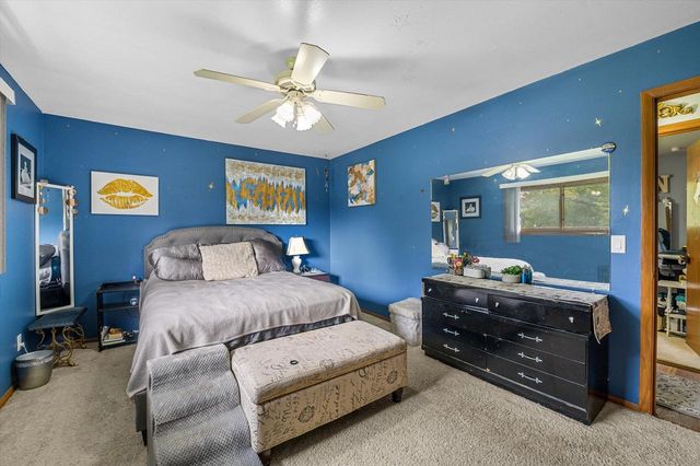 5400 S 121st STREET, Hales Corners, WI 53130