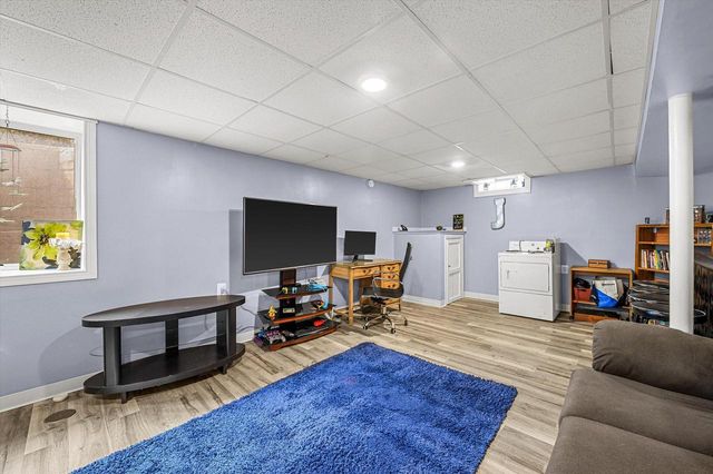 5400 S 121st STREET, Hales Corners, WI 53130