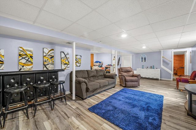 5400 S 121st STREET, Hales Corners, WI 53130