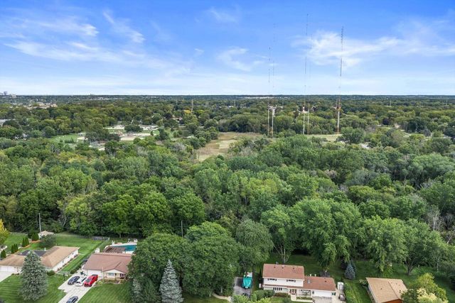 5400 S 121st STREET, Hales Corners, WI 53130