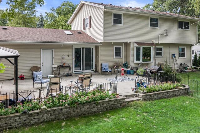 5400 S 121st STREET, Hales Corners, WI 53130