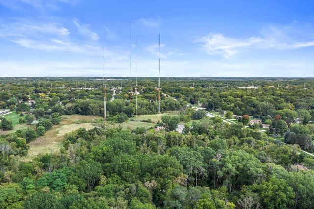 5400 S 121st STREET, Hales Corners, WI 53130