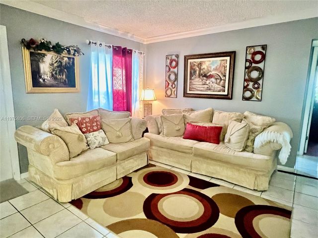 434 Pine Glen Ln A-1, Green Acres, FL 33463