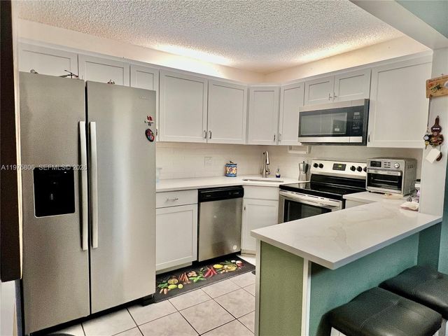 434 Pine Glen Ln A-1, Green Acres, FL 33463