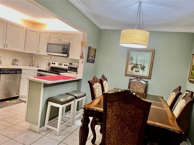 434 Pine Glen Ln A-1, Green Acres, FL 33463