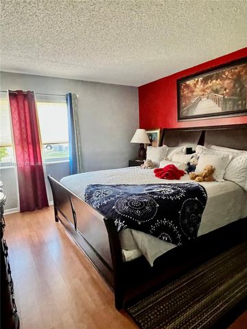 434 Pine Glen Ln A-1, Green Acres, FL 33463