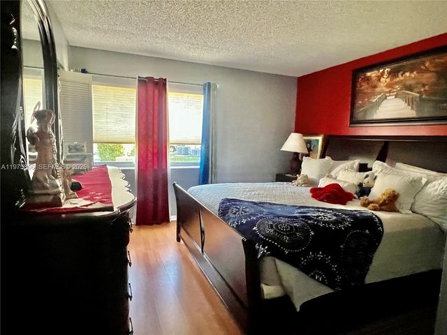 434 Pine Glen Ln A-1, Green Acres, FL 33463