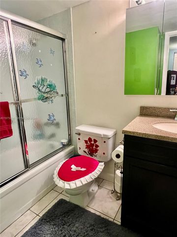 434 Pine Glen Ln A-1, Green Acres, FL 33463