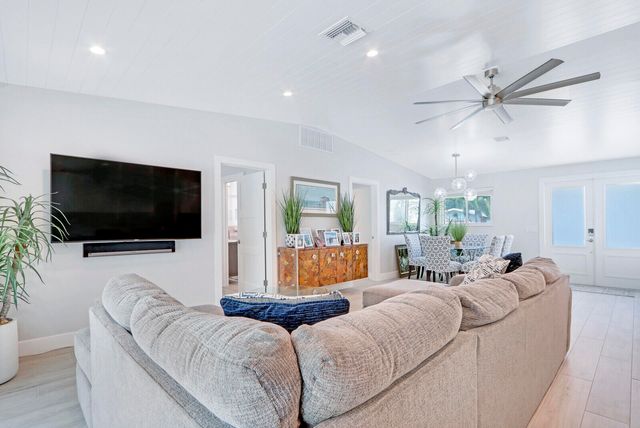 27 WILLOW Road, Tequesta, FL 33469