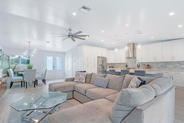 27 WILLOW Road, Tequesta, FL 33469