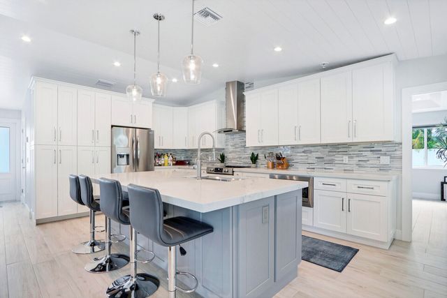 27 WILLOW Road, Tequesta, FL 33469