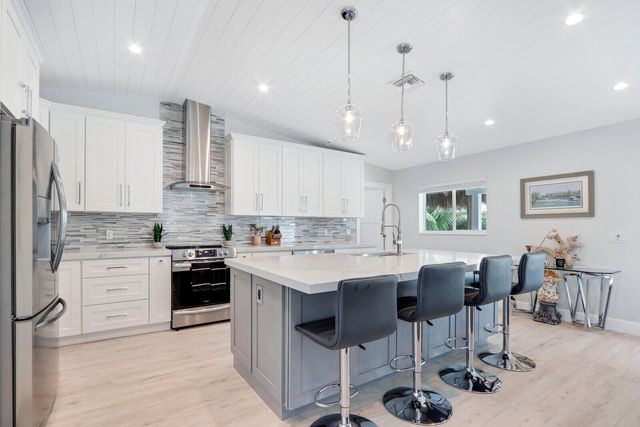 27 WILLOW Road, Tequesta, FL 33469