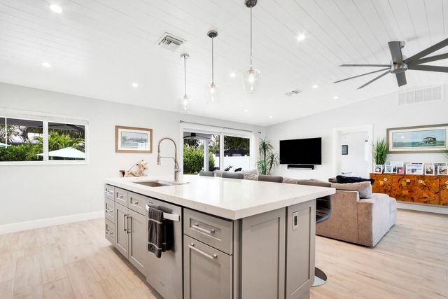 27 WILLOW Road, Tequesta, FL 33469