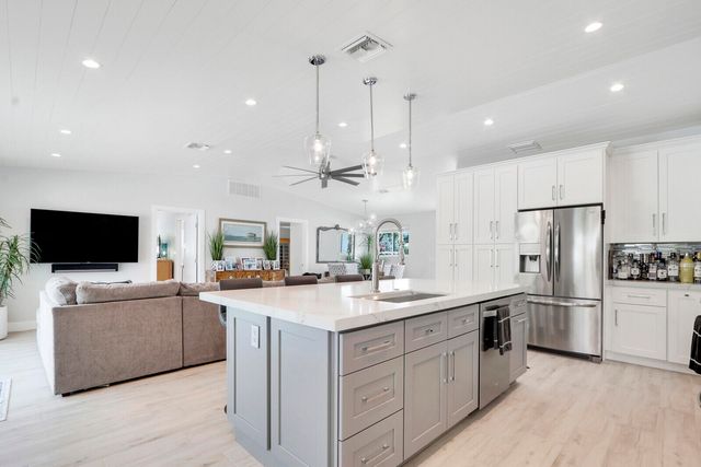 27 WILLOW Road, Tequesta, FL 33469