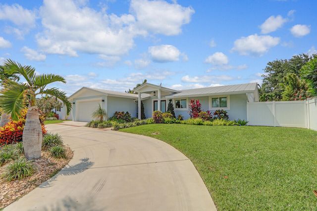 27 WILLOW Road, Tequesta, FL 33469