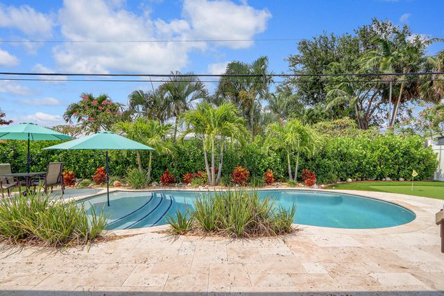27 WILLOW Road, Tequesta, FL 33469