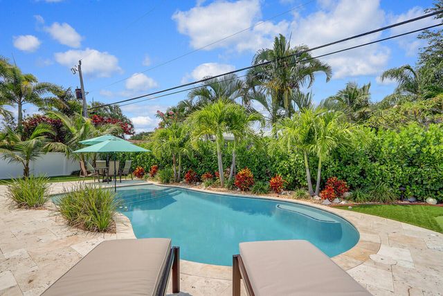 27 WILLOW Road, Tequesta, FL 33469