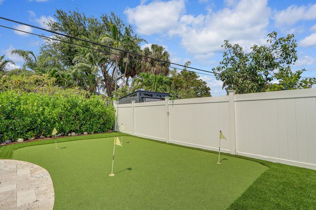 27 WILLOW Road, Tequesta, FL 33469