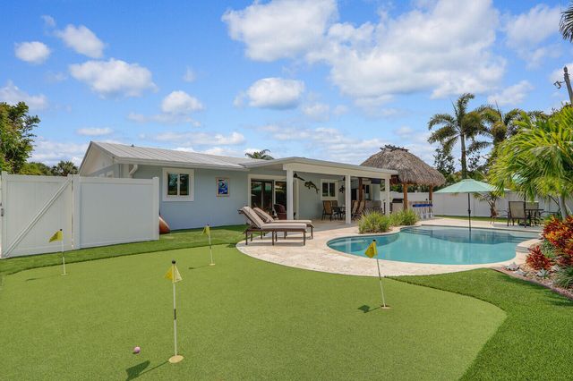 27 WILLOW Road, Tequesta, FL 33469