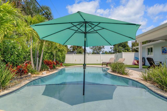 27 WILLOW Road, Tequesta, FL 33469