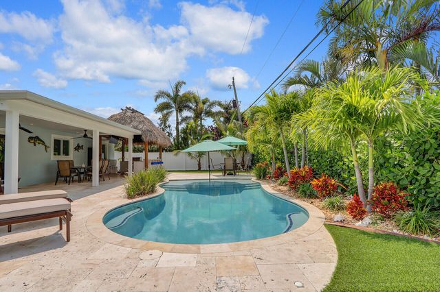 27 WILLOW Road, Tequesta, FL 33469