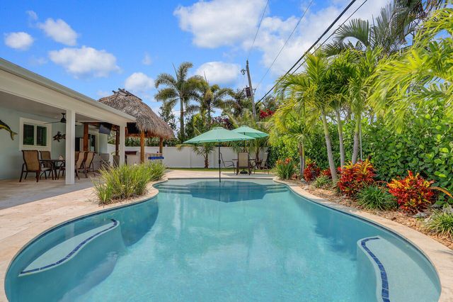 27 WILLOW Road, Tequesta, FL 33469