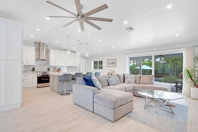 27 WILLOW Road, Tequesta, FL 33469